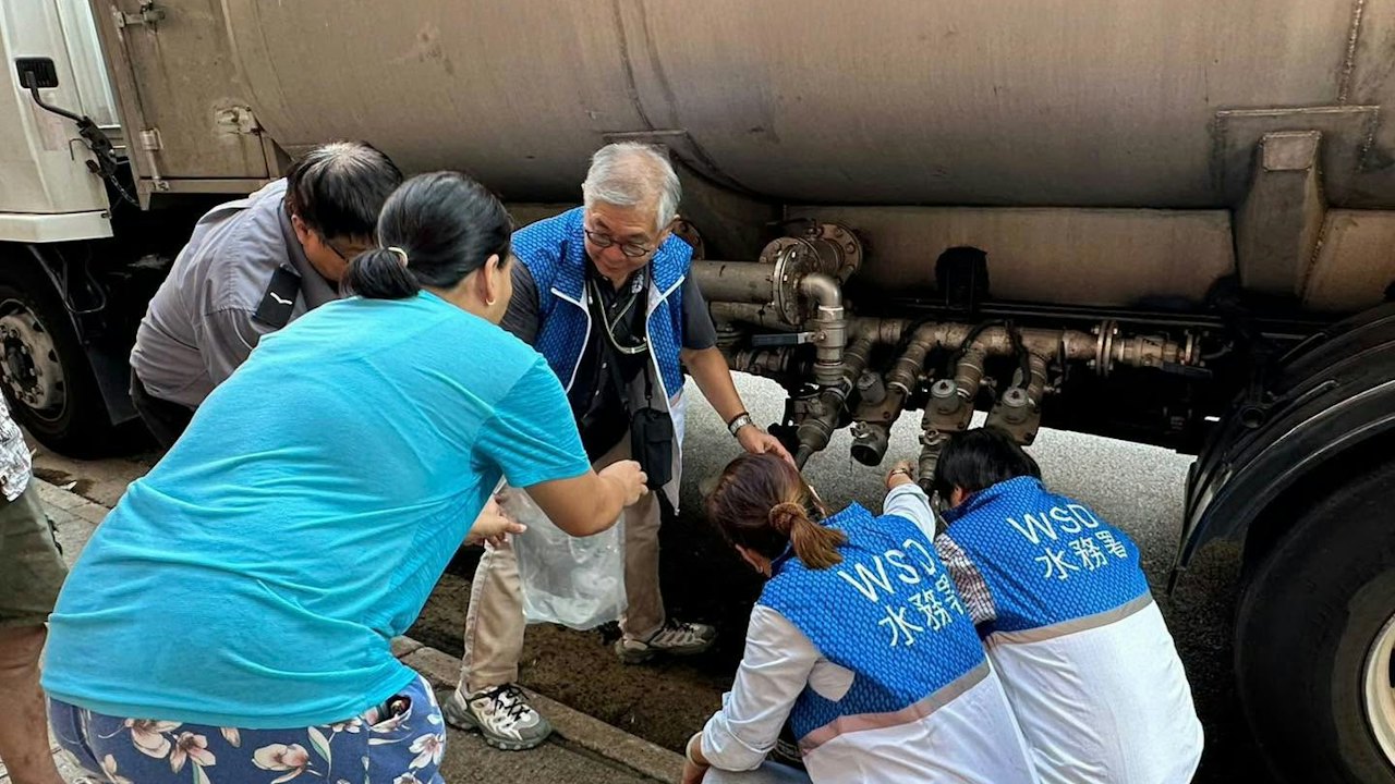 筲箕灣爆水管|水務署:陸續派逾10水車100水箱 為安老院等送水