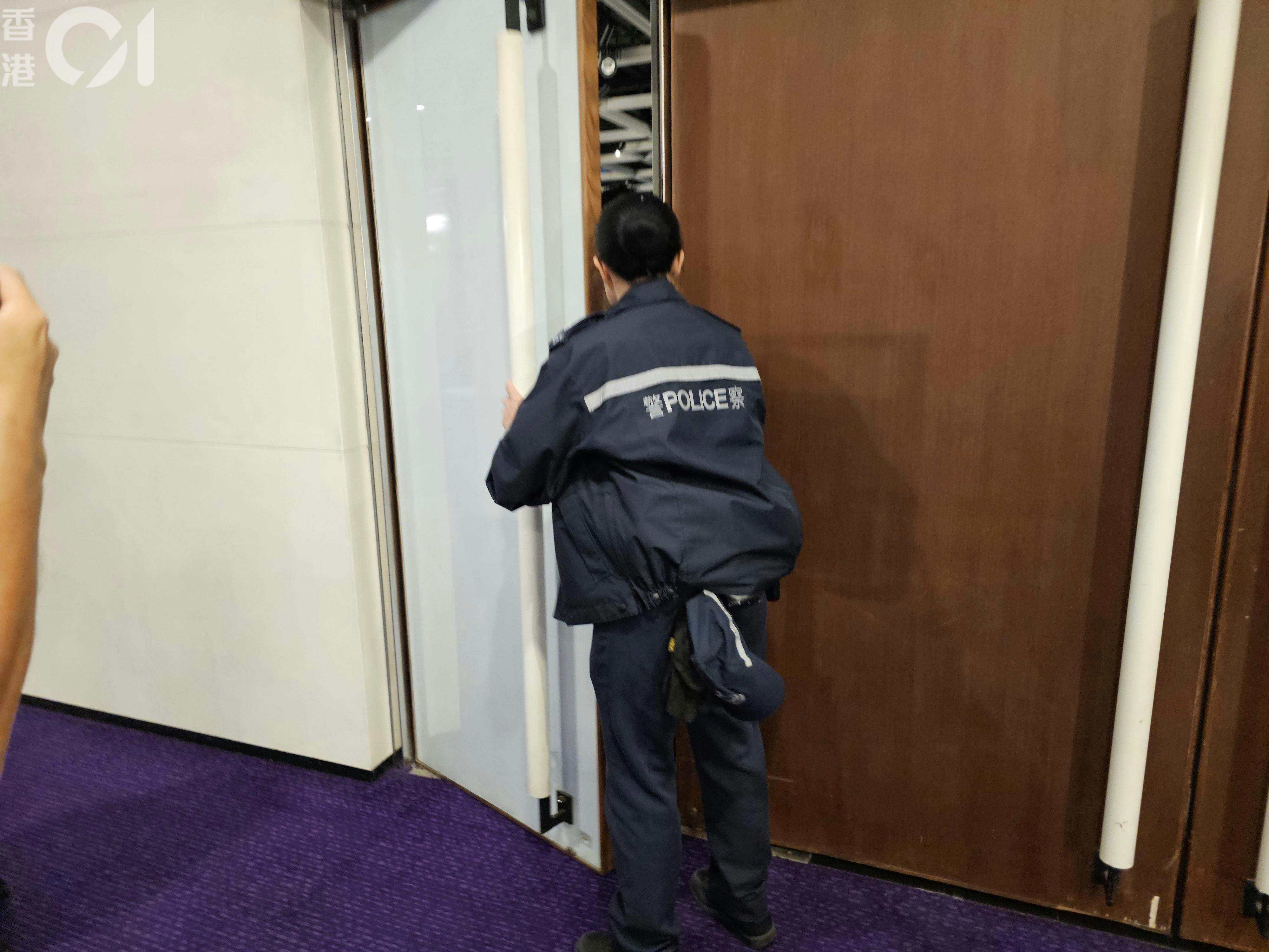 中環香港大會堂展覽雕塑不翼而飛 警暫列盜竊追查