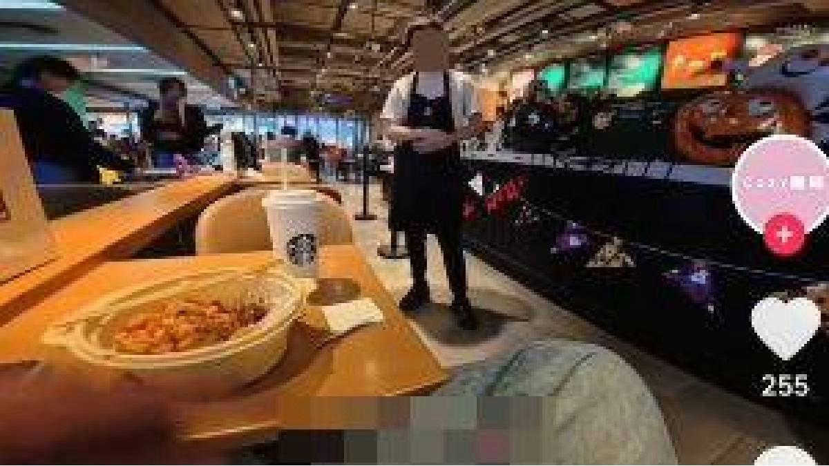 有片|內地客Starbucks內食飯盒 被職員勸阻激動咆哮 網民拒撐