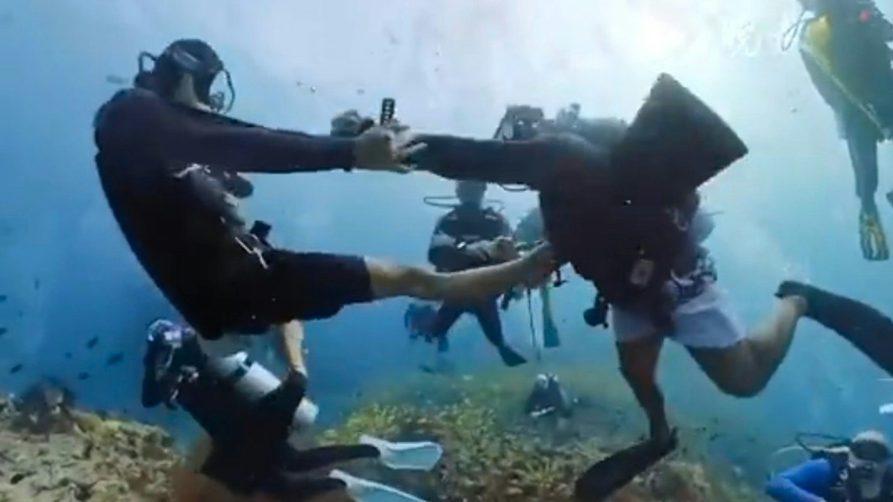 Photo: 香港01 Chinese diving instructor Du targeted in Maldives underwater clash