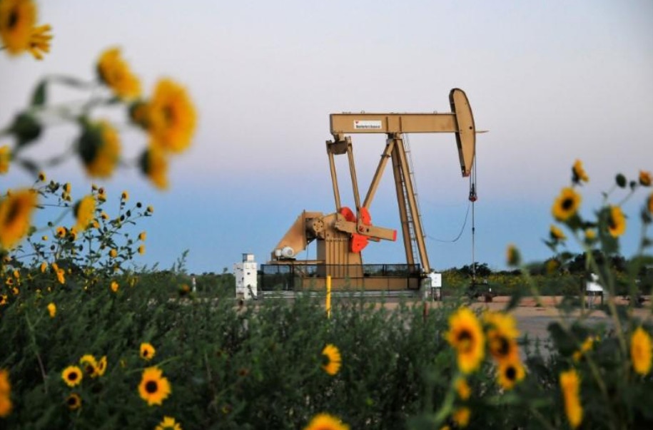 美國總統大選、歐美疫情加劇等因素打擊油價。（路透社）