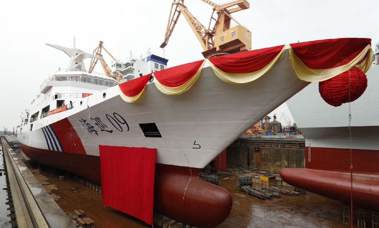 中國最大萬噸級海巡船出塢將擔任南海編隊指揮船 中國最大萬噸級海巡船出塢將擔任南海編隊指揮船