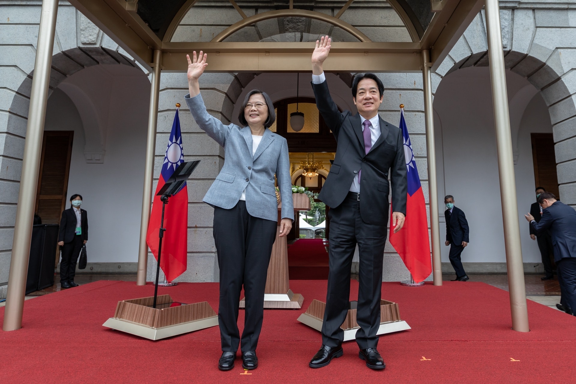 蔡英文(左)與賴清德(右)5月20日,在全球疫情依舊、美中衝突升高、兩岸關係未來詭譎的氣氛下,宣示就職、展開第二任總統任期。(台灣總統府) 蔡英文(左)與賴清德(右)5月20日,在全球疫情依舊、美中衝突升高、兩岸關係未來詭譎的氣氛下,宣示就職、展開第二任總統任期。(台灣總統府)