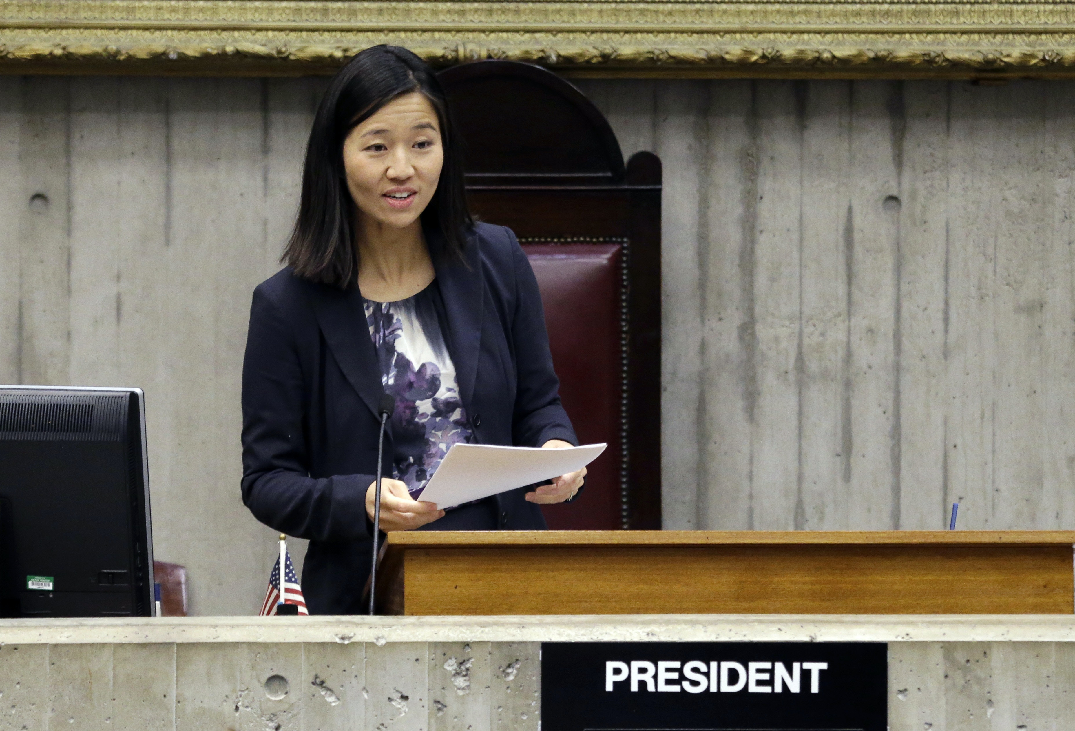這是2016年1月13日,波士頓市議會主席吳弭在市政廳主持會議。吳當選為理事會首位亞裔美國人主席,創造了歷史。(AP) 這是2016年1月13日,波士頓市議會主席吳弭在市政廳主持會議。吳當選為理事會首位亞裔美國人主席,創造了歷史。(AP)