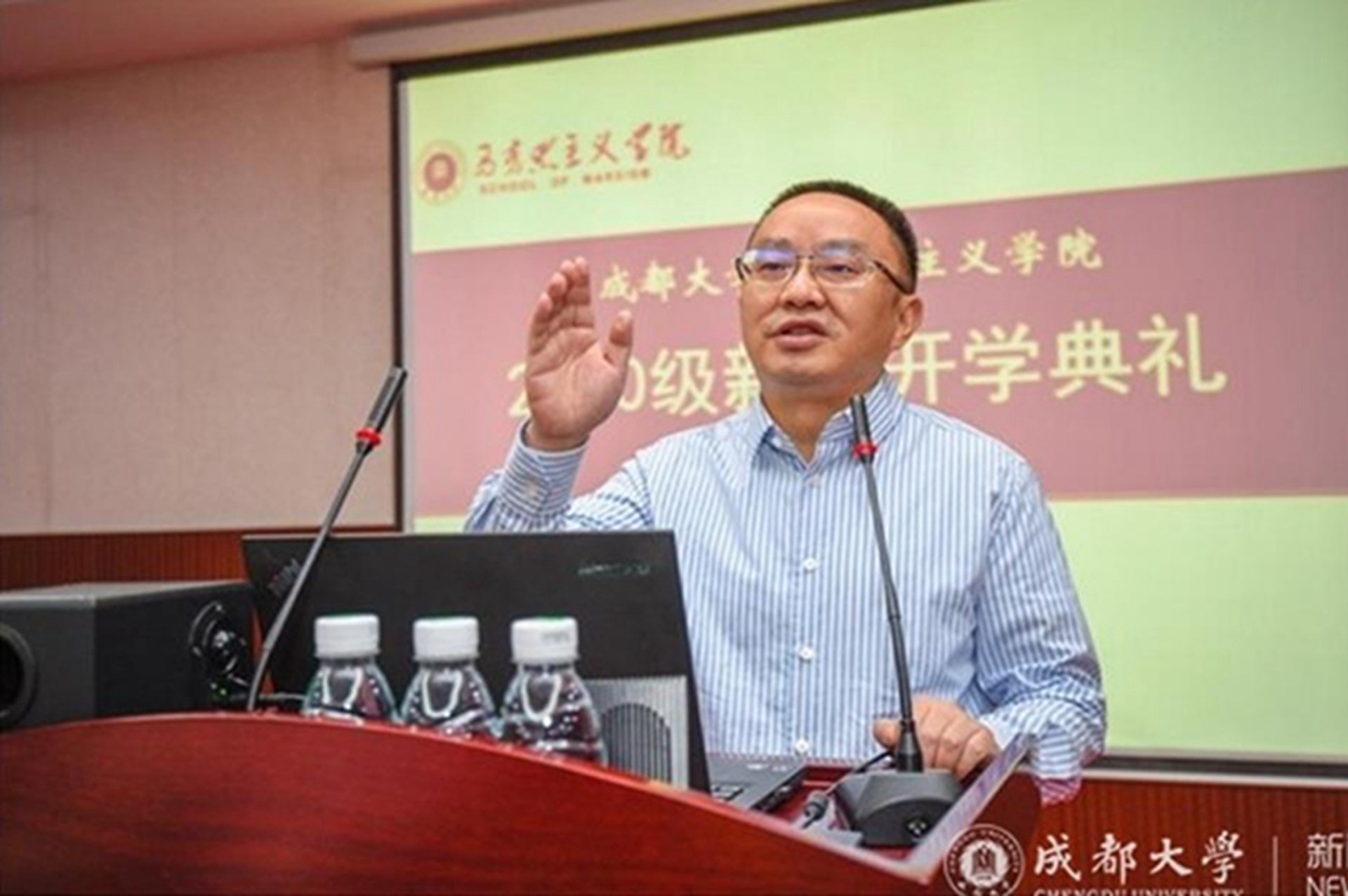 10月4日,毛洪濤失聯前最後一次露面。(成都大學官網) 10月4日,毛洪濤失聯前最後一次露面。(成都大學官網)