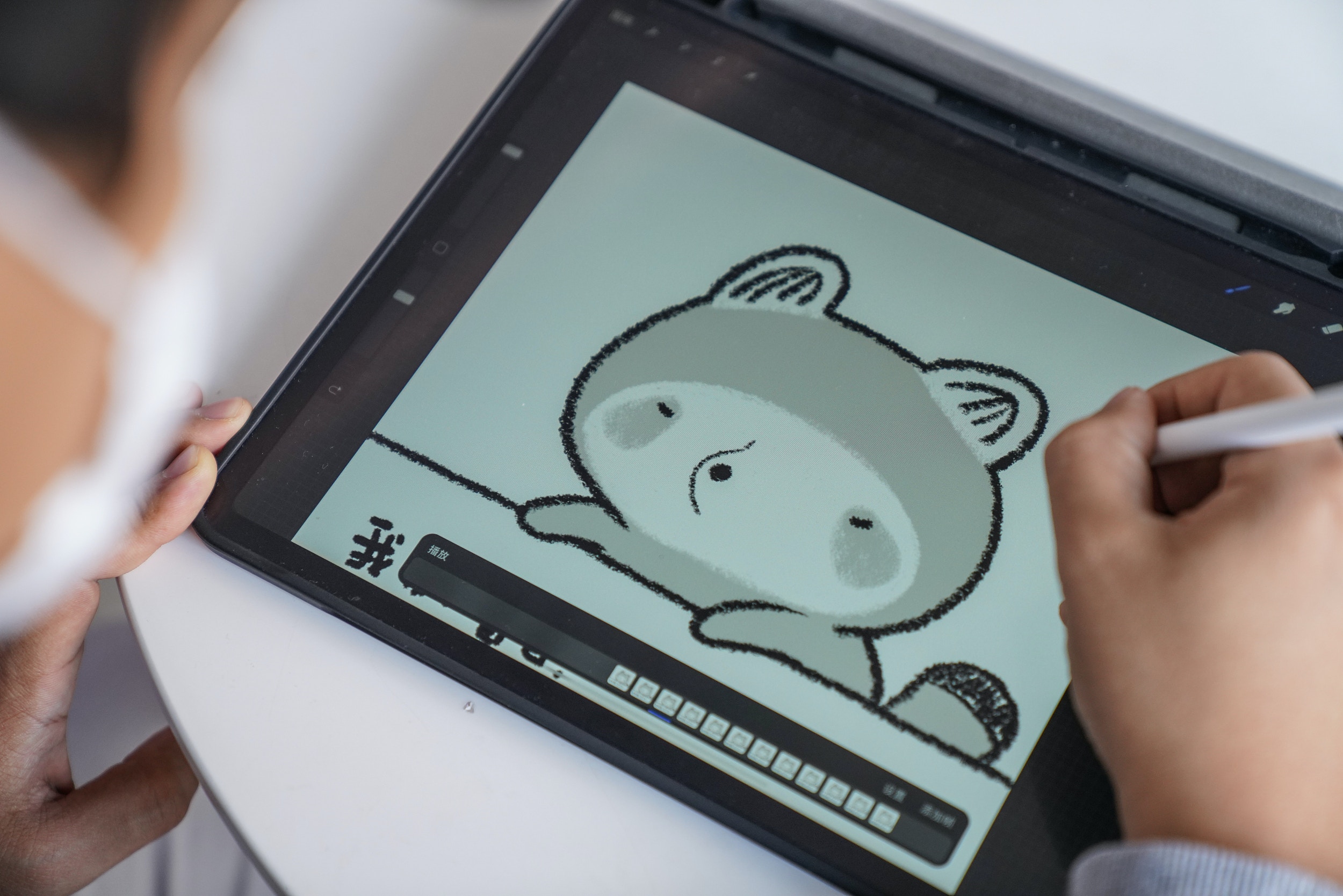 隨着互聯網技術的快速發展，越來越多的人加入到移動辦公，促進平板電腦銷量。（視覺中國）