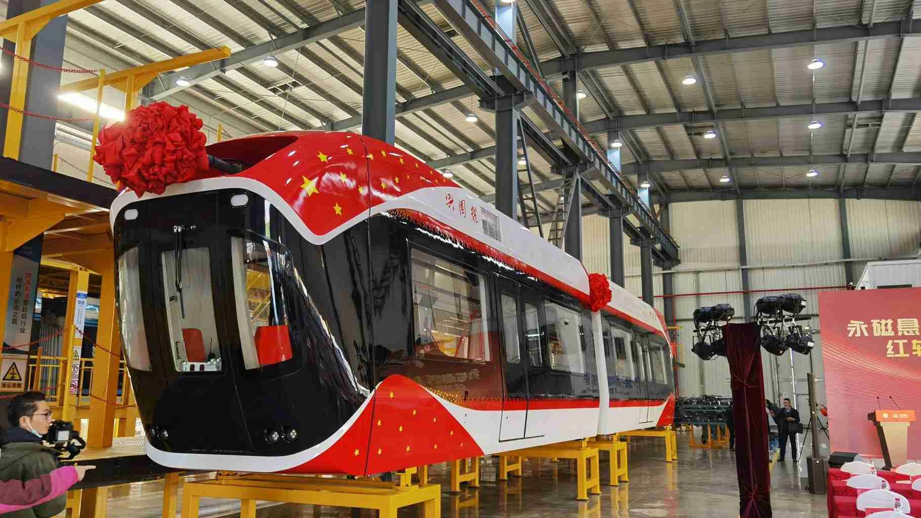 中國製造|「興國號」武漢下線 屬國內首輛磁懸浮空軌列車 中國製造|「興國號」武漢下線 屬國內首輛磁懸浮空軌列車