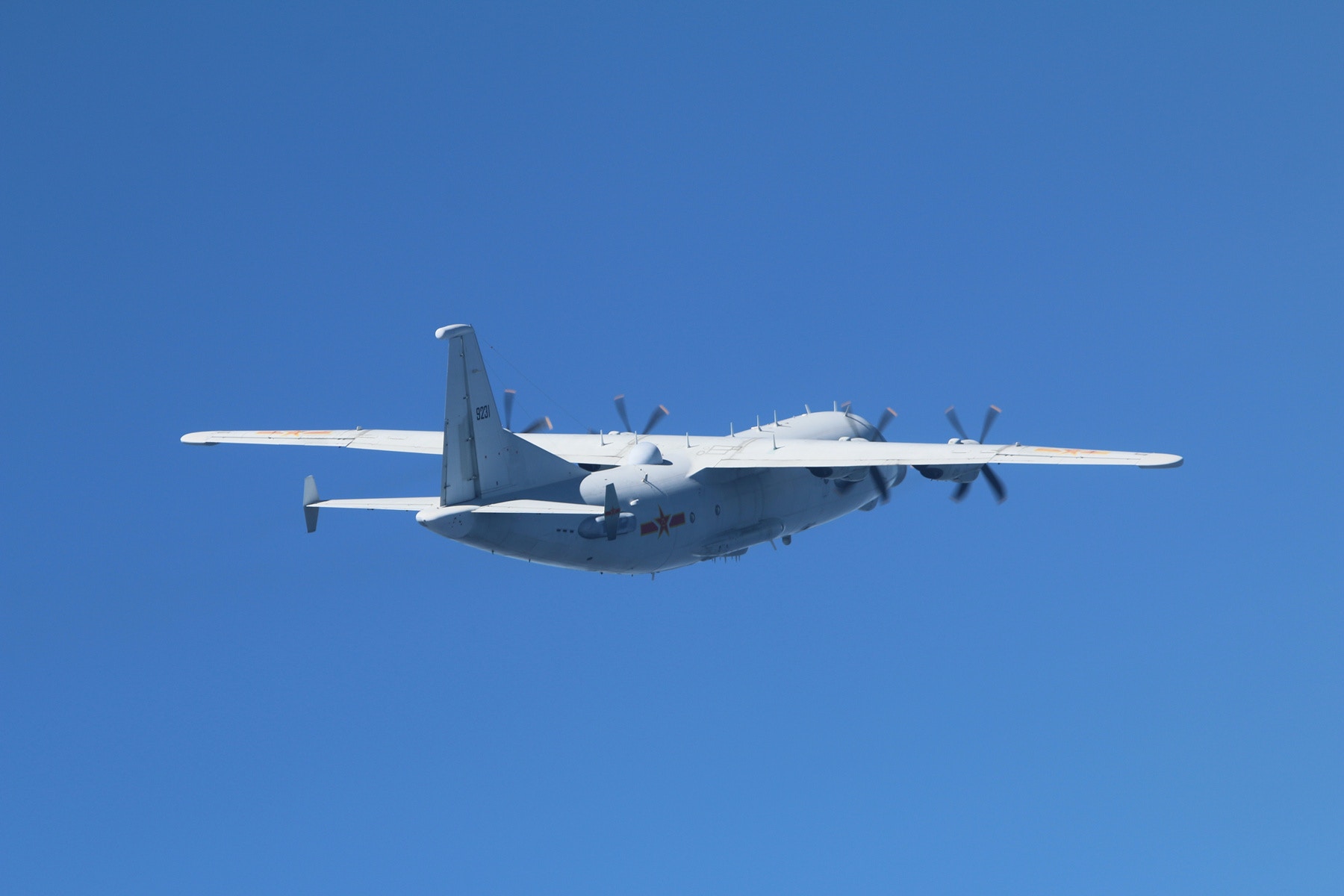 中國軍機飛往沖繩南部海域　日本派戰機緊急升空跟隨