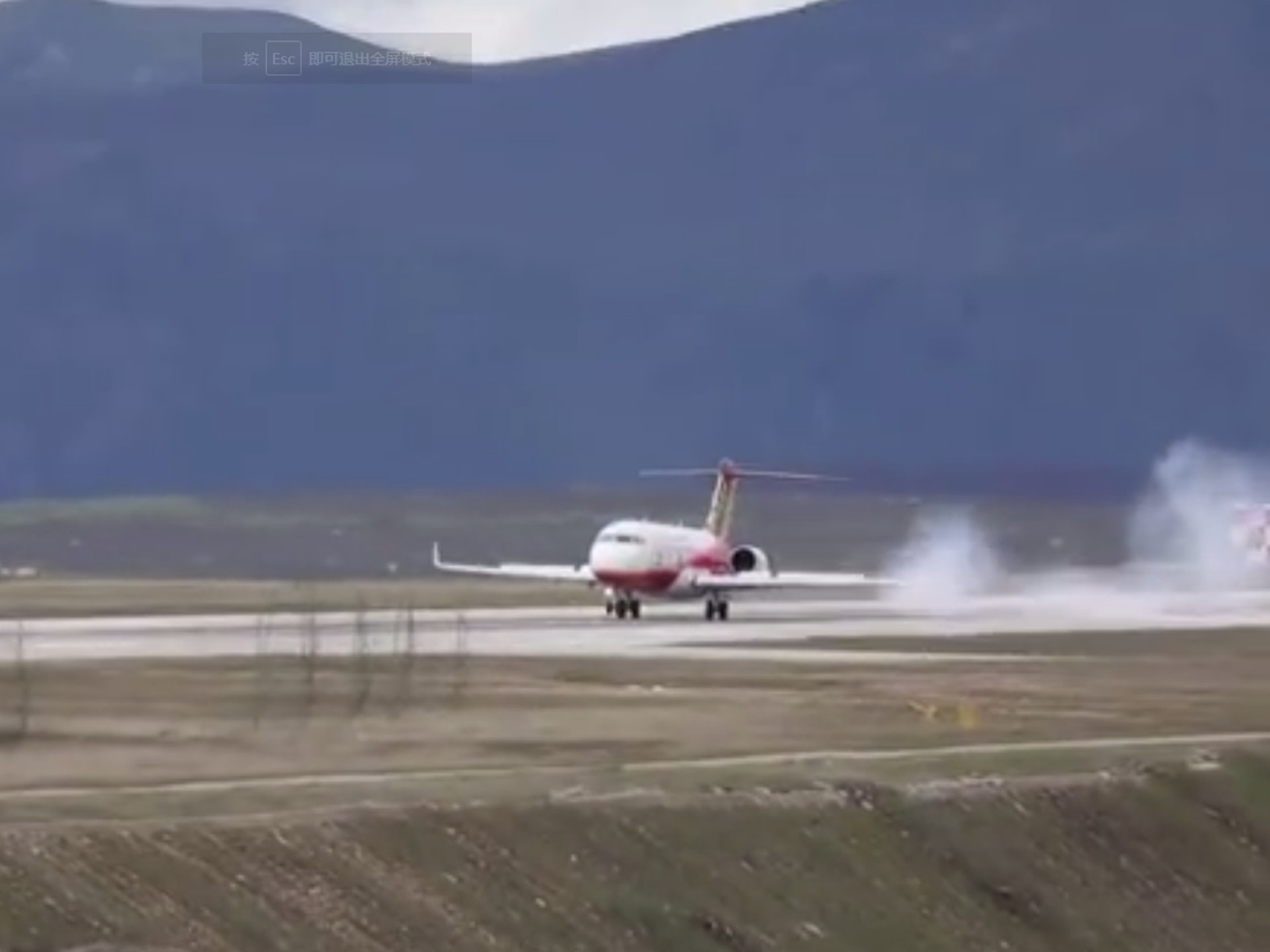 國產arj21飛機正式加入華夏航空機隊訂單已有100架 國產arj21飛機正式加入華夏航空機隊訂單已有100架