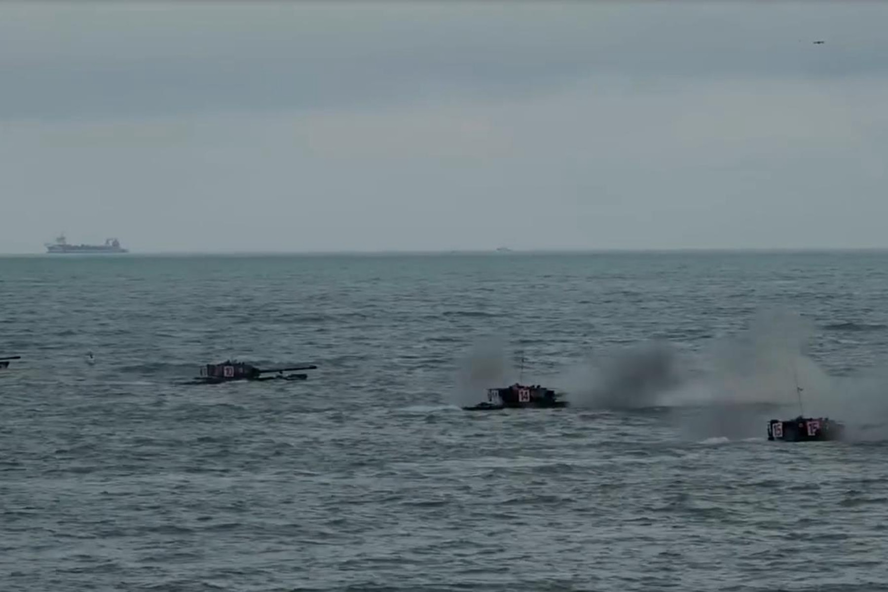 解放軍東部戰區實戰化海上攻防演練退役22型導彈快艇｢滿血復活｣