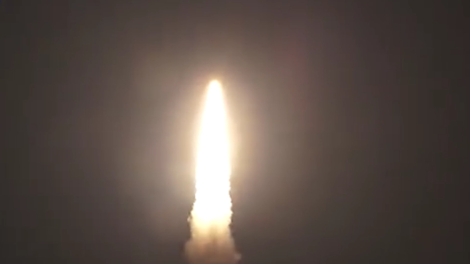 2020年12月10日,中國在西昌衛星發射中心用長征十一號運載火箭,以「一箭雙星」方式將引力波暴高能電磁對應體全天監測器衛星送入預定軌道。(中國央視截圖 ) 2020年12月10日,中國在西昌衛星發射中心用長征十一號運載火箭,以「一箭雙星」方式將引力波暴高能電磁對應體全天監測器衛星送入預定軌道。(中國央視截圖 )