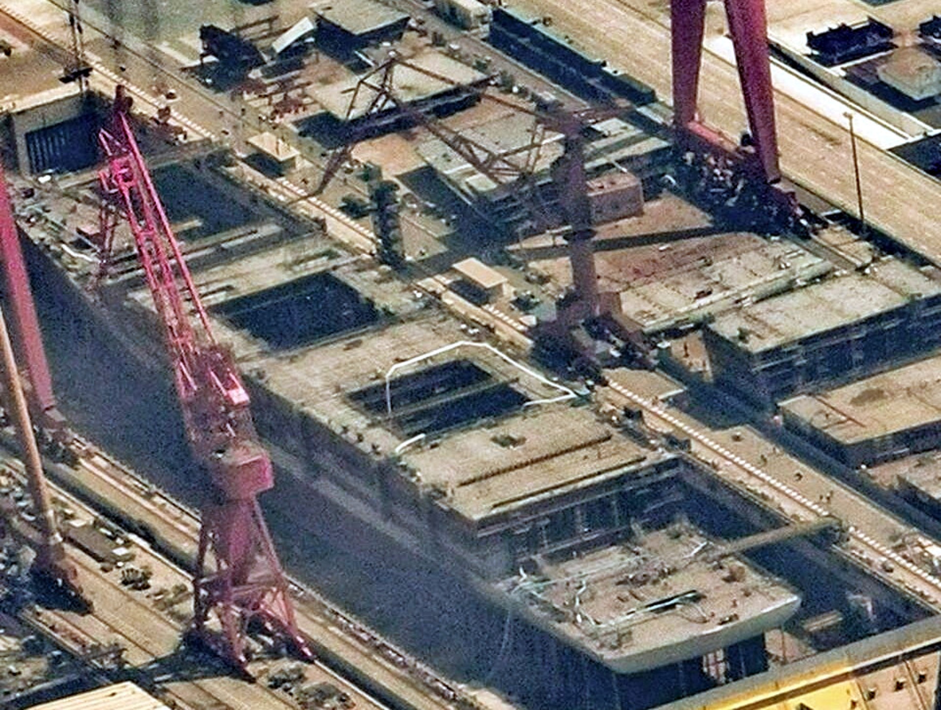 中国003号航母卫星照曝光 被称“中国版福特级航母”