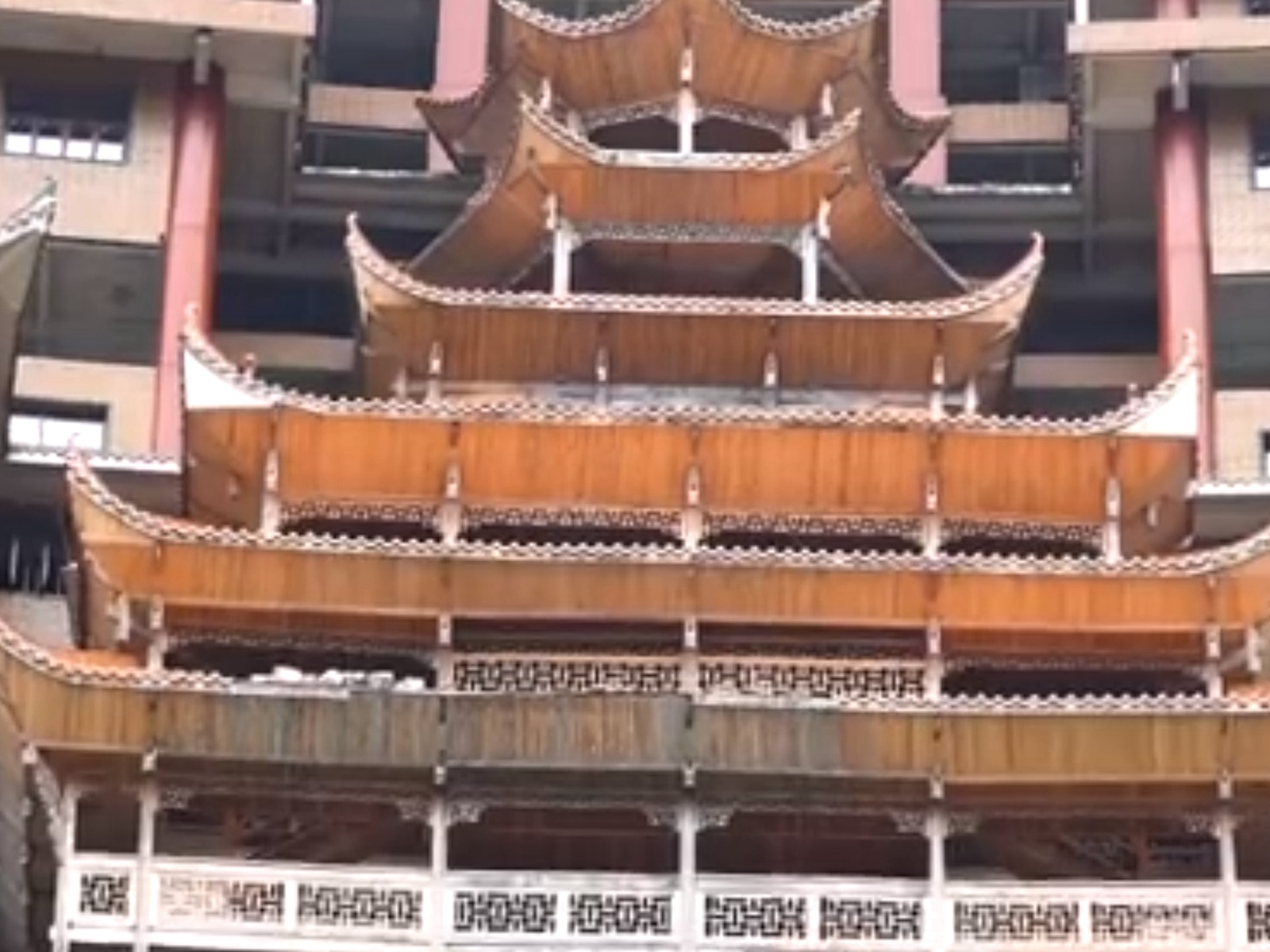 視頻中，關於「水司樓」的景觀。（微博@觀視頻工作室）