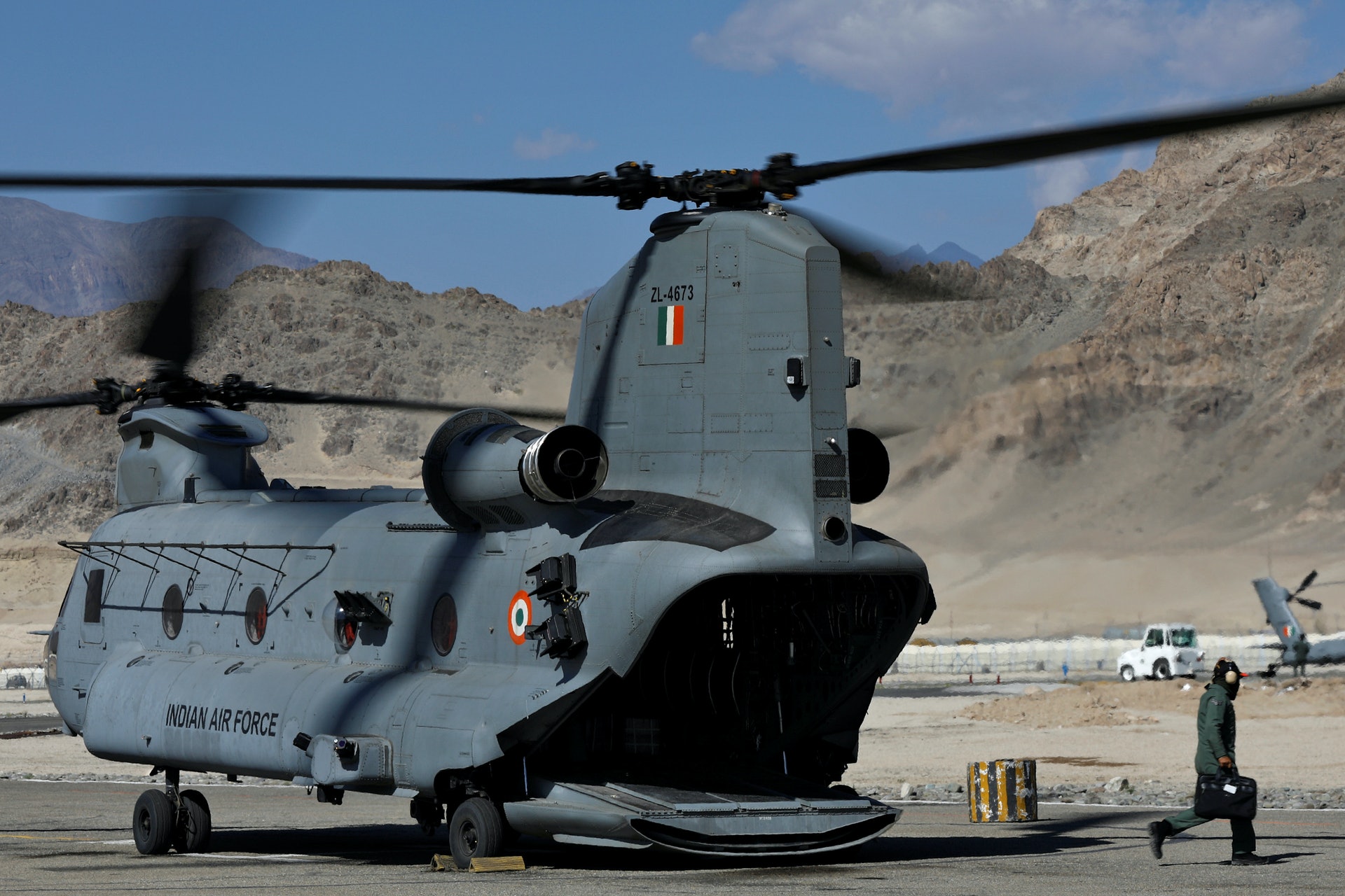 印軍也有部分CH-47型運輸直升機，它們可以用於DBO等險要地區的補給。（路透社）