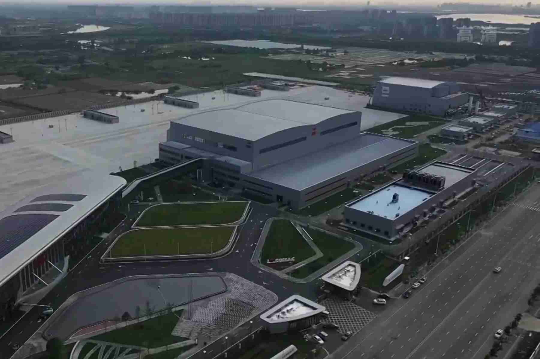中國首個國產大飛機生產試飛中心建成，這是該中心全貌。（央視截圖）