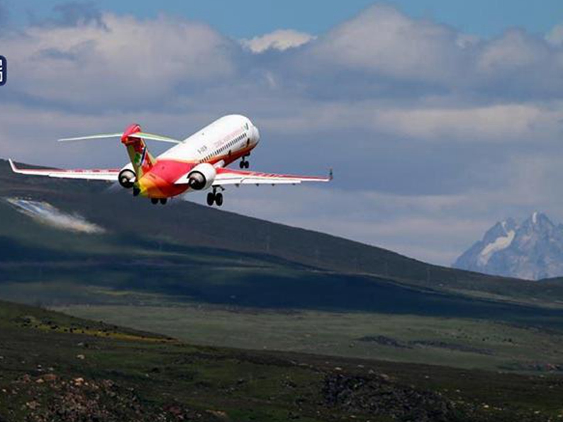 國產arj21飛機正式加入華夏航空機隊訂單已有100架 國產arj21飛機正式加入華夏航空機隊訂單已有100架