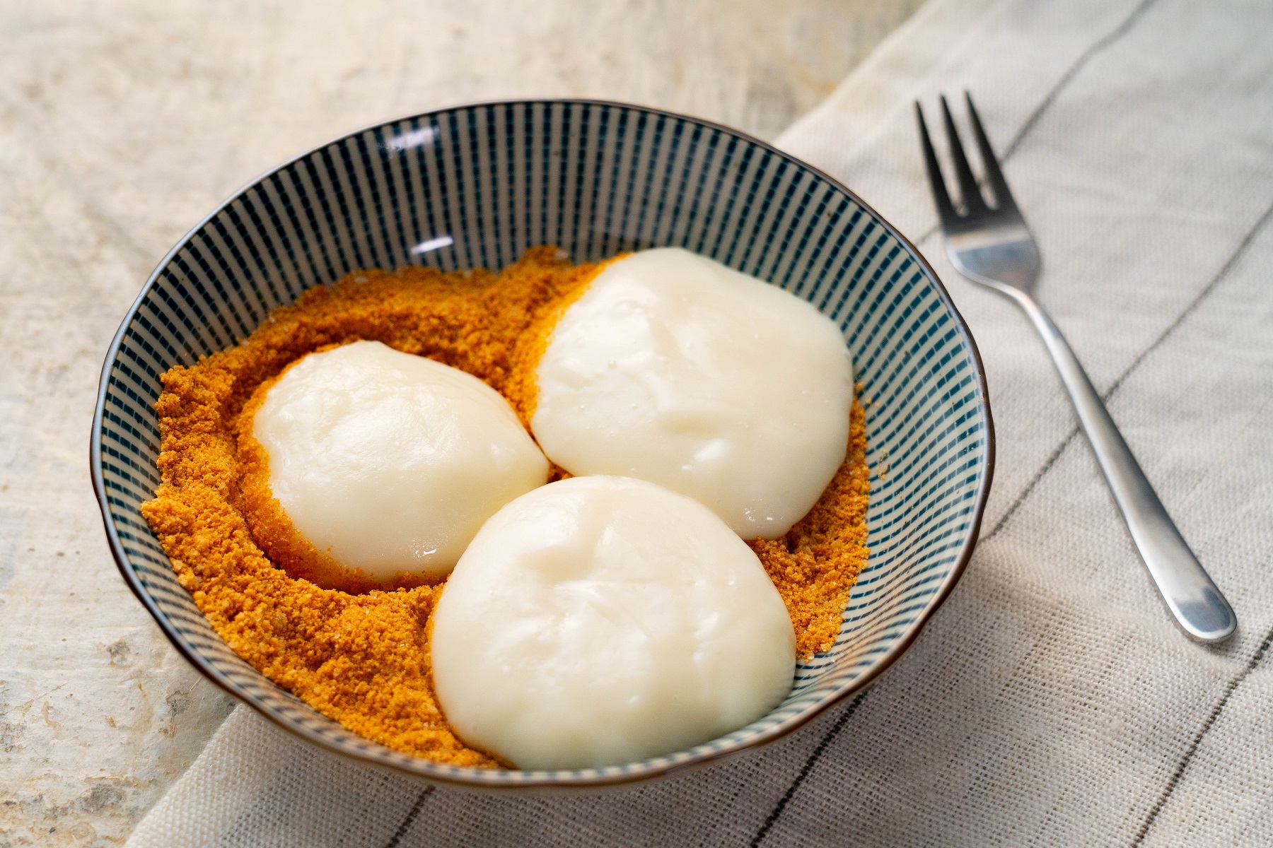 【甜品食譜】牛奶麻糬簡單易做　煙韌軟糯沾花生粉一流！